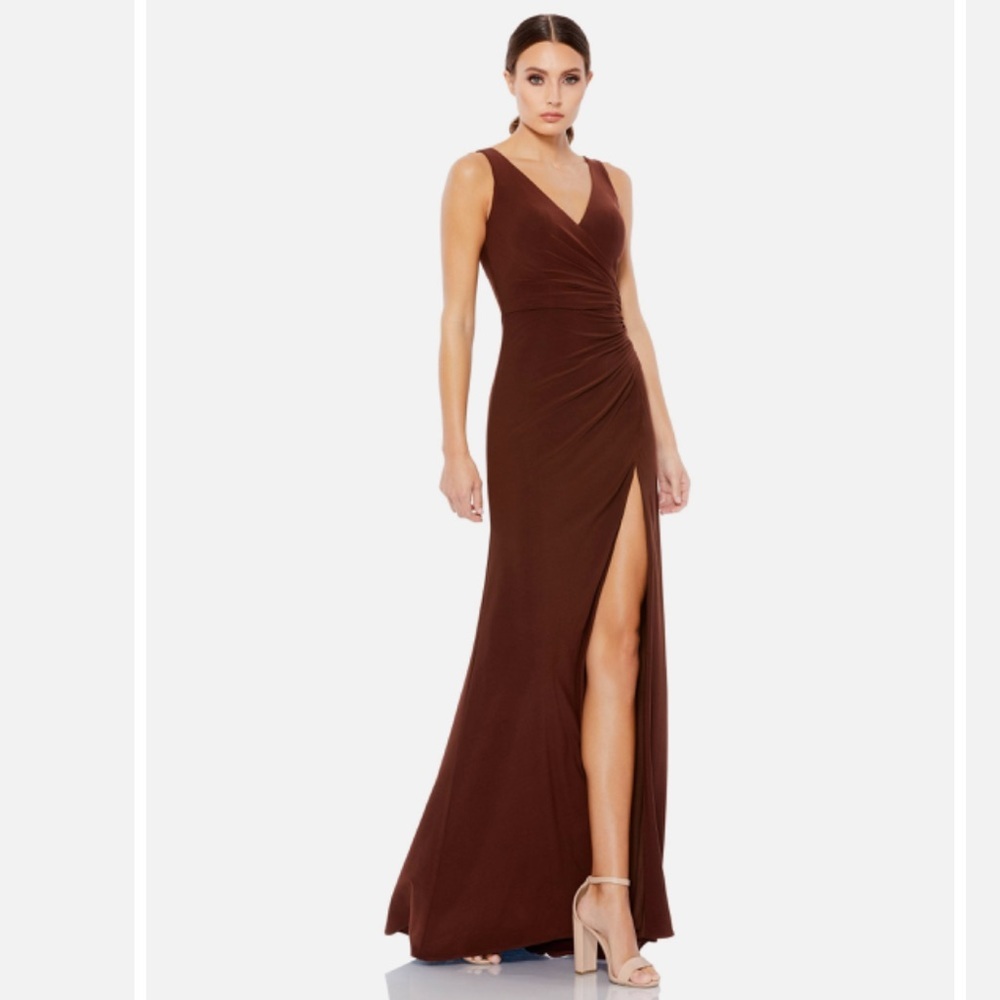 BLACK Mac Duggal Ieena Jersey‎ V-Neck gown Sz 8